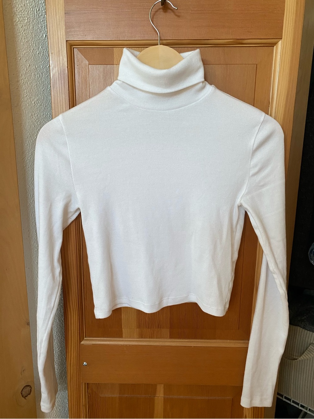 Aritzia TNA HomeStretch Turtleneck White Cropped Long-Sleeve I’m